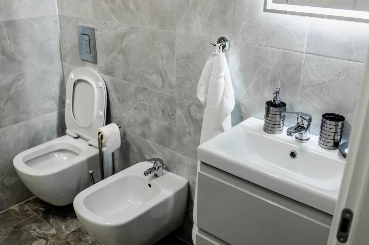 Samplus Central Apartment Craiova Exterior foto